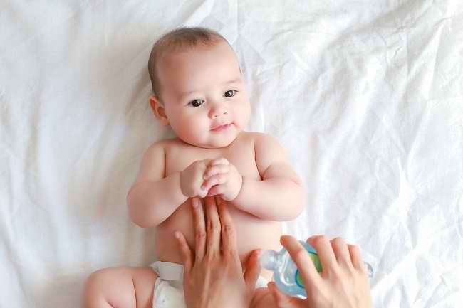 Tips Memilih Minyak Telon yang Tepat untuk Bayi
