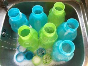 tips mencuci botol tupperware yang efektif dan tepat