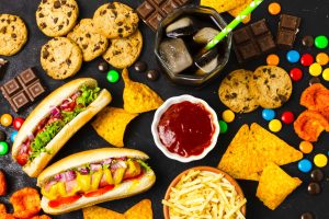 alt="Jenis Makanan yang Harus Dihindari saat Diet, Musuh dan Pantangan!"